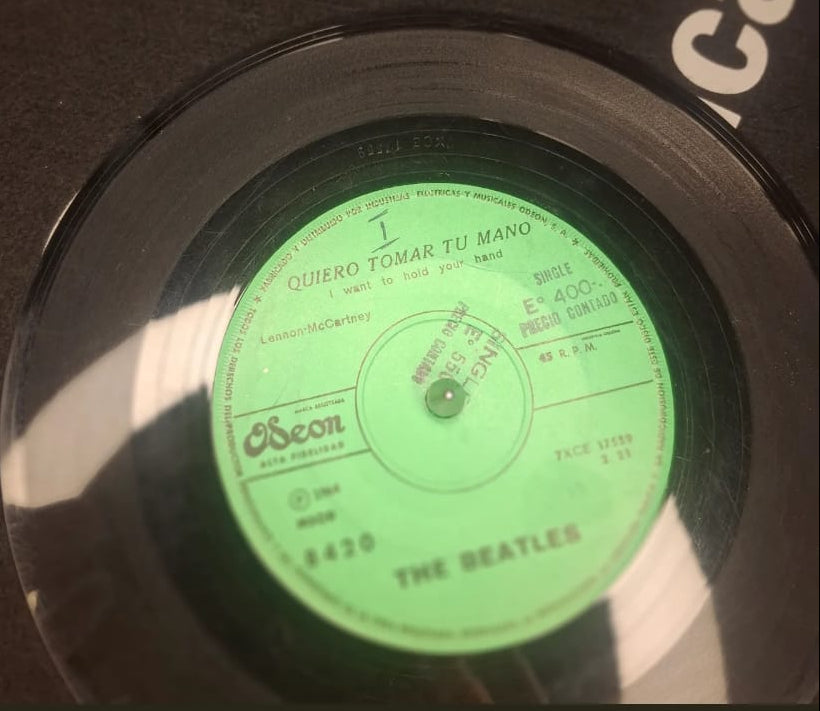 The Beatles – Quiero Tomar Tu Mano / Este Muchacho (I Want to Hold Your Hand / This Boy) – Vinilo 7" 45 RPM VG+/VG MSOD 8719 Edición Chilena 1964 Odeon